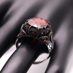 AgaKulche Silver Men's Red Stone Drop Pattern Ring - 3