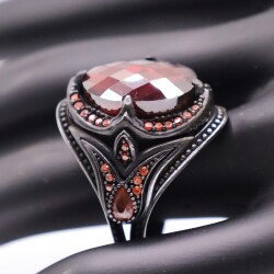 AgaKulche Silver Men's Red Stone Tulip Pattern Ring - 1