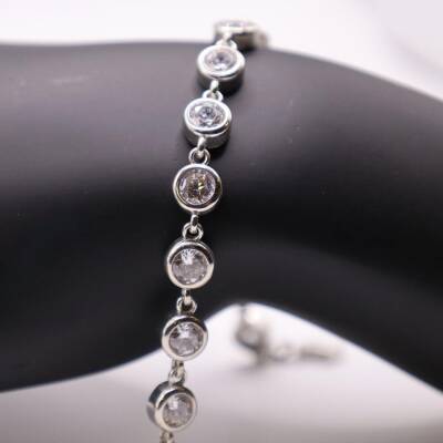 AgaKulche Silver Zircon Stone Seed Bracelet - 1